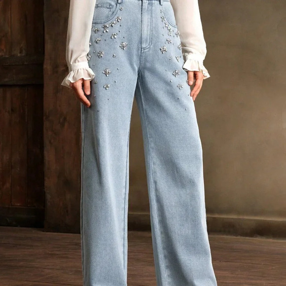Light Wash Casual Women's Hand-Stitched Rhinestone Jeans - Picture 7 of 8